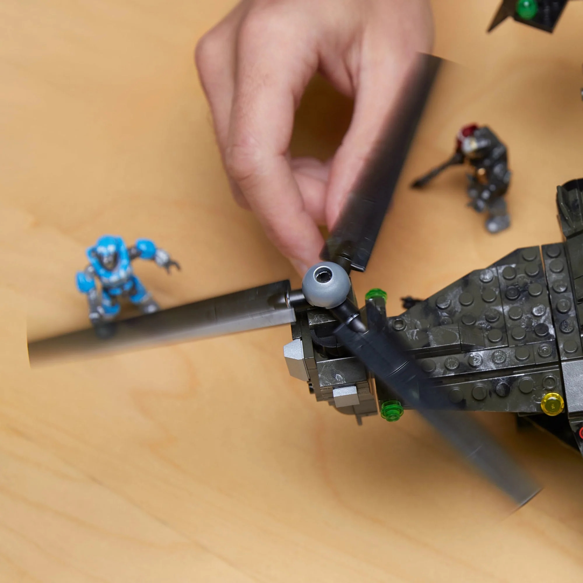 MEGA Halo UNSC Falcon Sweep Building Toy Kit - Image 10