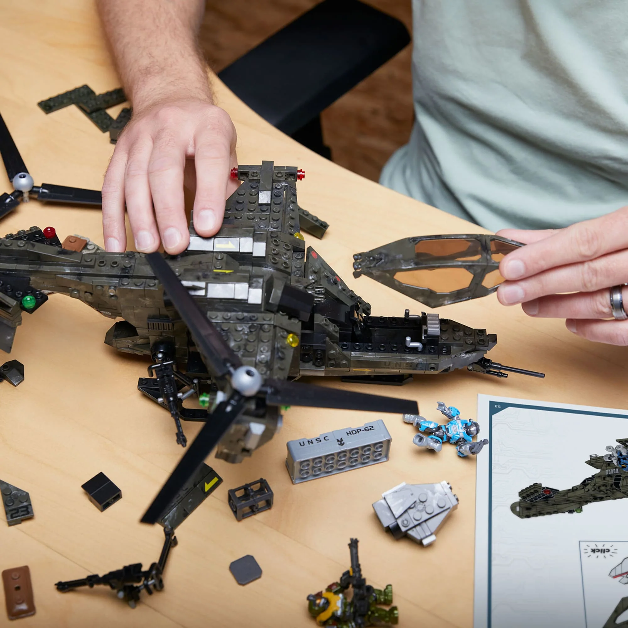 MEGA Halo UNSC Falcon Sweep Building Toy Kit - Image 5