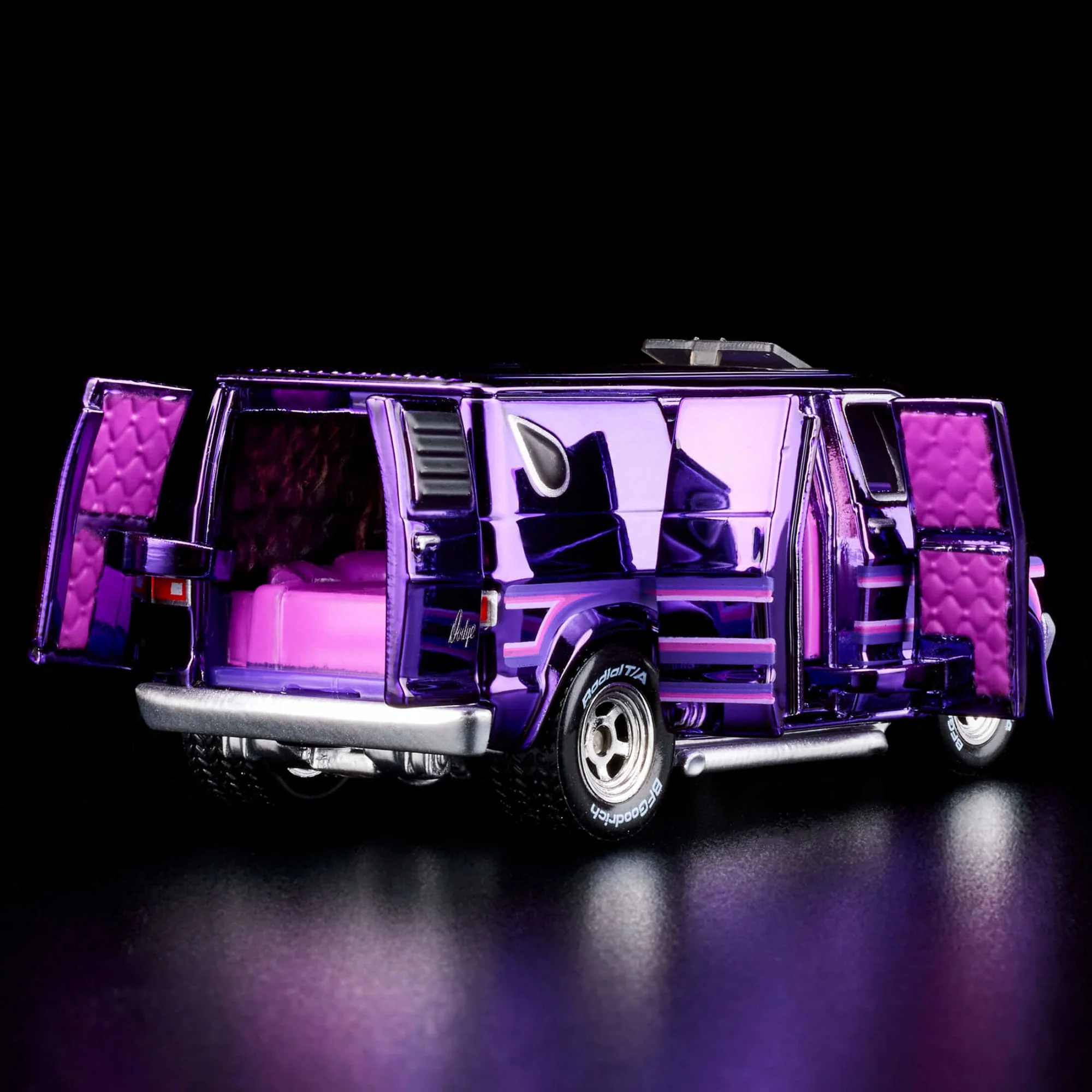 RLC Exclusive ‘70s Dodge Tradesman Van - Image 3